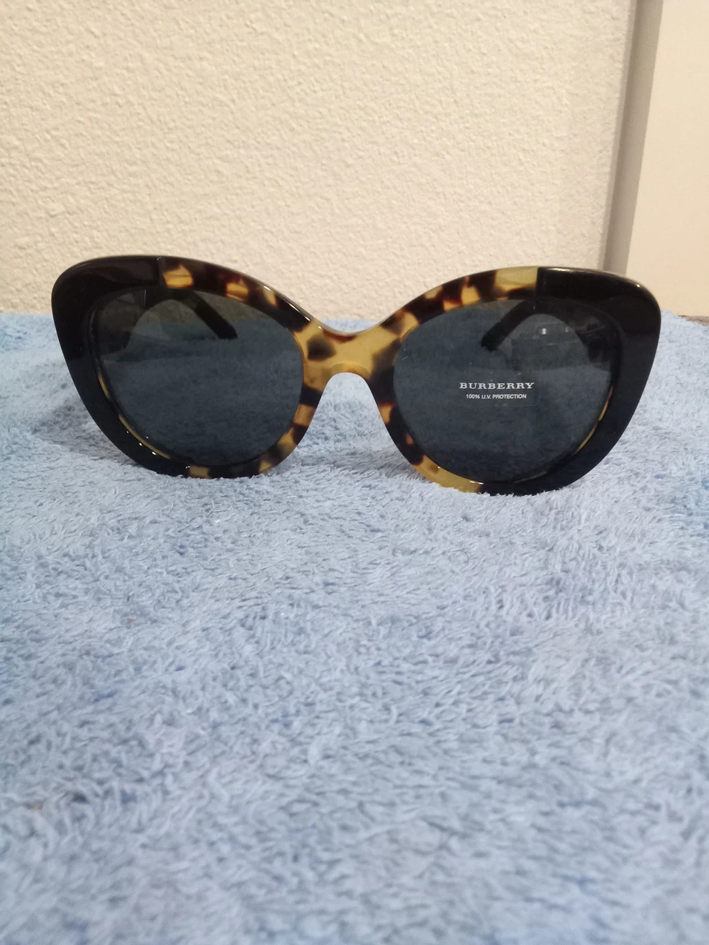 Burberry Tortoiseshell Oval Sunglasses - Brown & Black